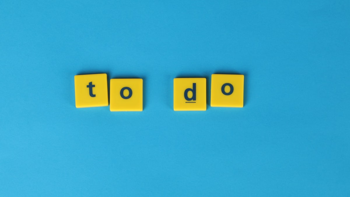 Yellow letter tiles spelling 'to do' against a vibrant blue background for organizational themes.